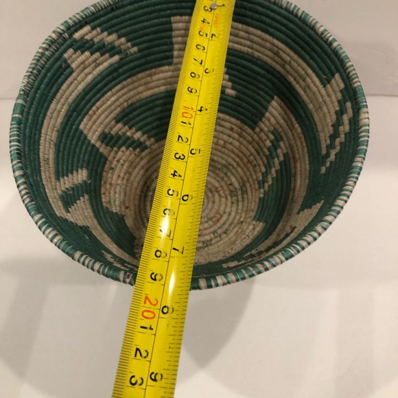 Hand woven basket/planter - Picture 3 of 7